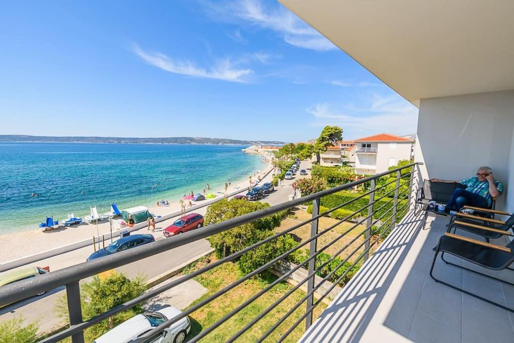 Stunning Beachfront Apartment With Roof Terrace Kaštela Esterno foto